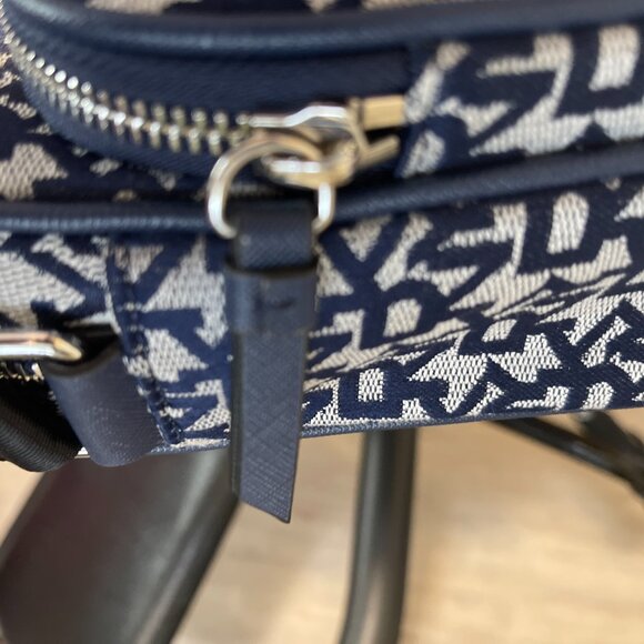 DKNY cute small little carry bag to sling over your shoulder with flair - Picture 9 of 9